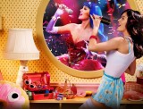 Katy Perry, lustro, mikrofon
