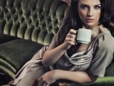 Elegancka kobieta, filiżanka kawy